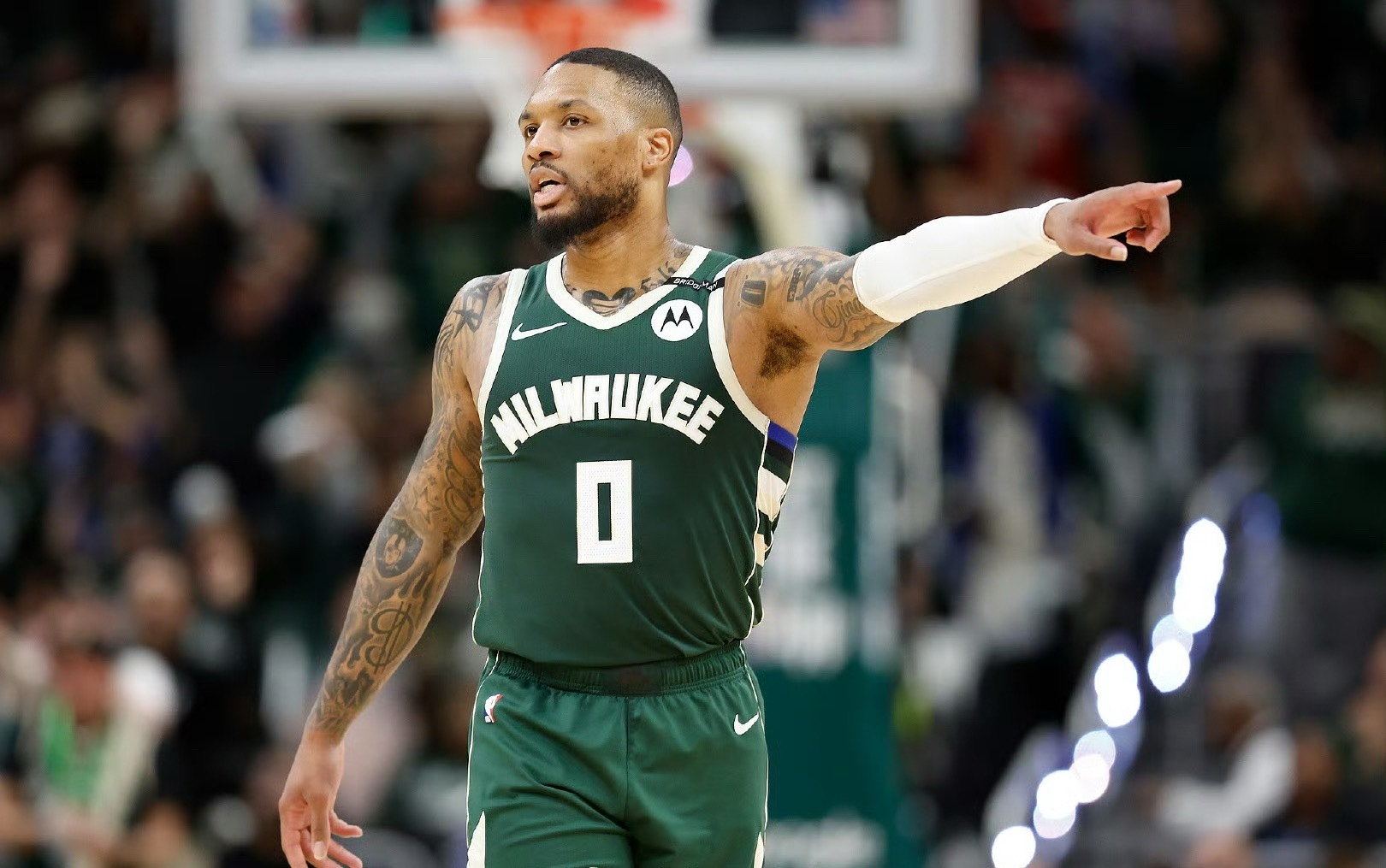 今夜密尔沃基雄鹿备战社区盾；远射贴柱细节曝光；压力陡增；赛季目标并未改变(雄鹿最新补强消息)